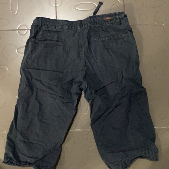 Hugo boss shorts medium - Picture 2 of 4